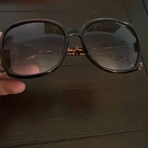 TAHARI BLACK & CHEETAH SUNGLASSES NWOT Tahari | Accessories | Tahari Black Cheetah Sunglasses Nwot  main image 2